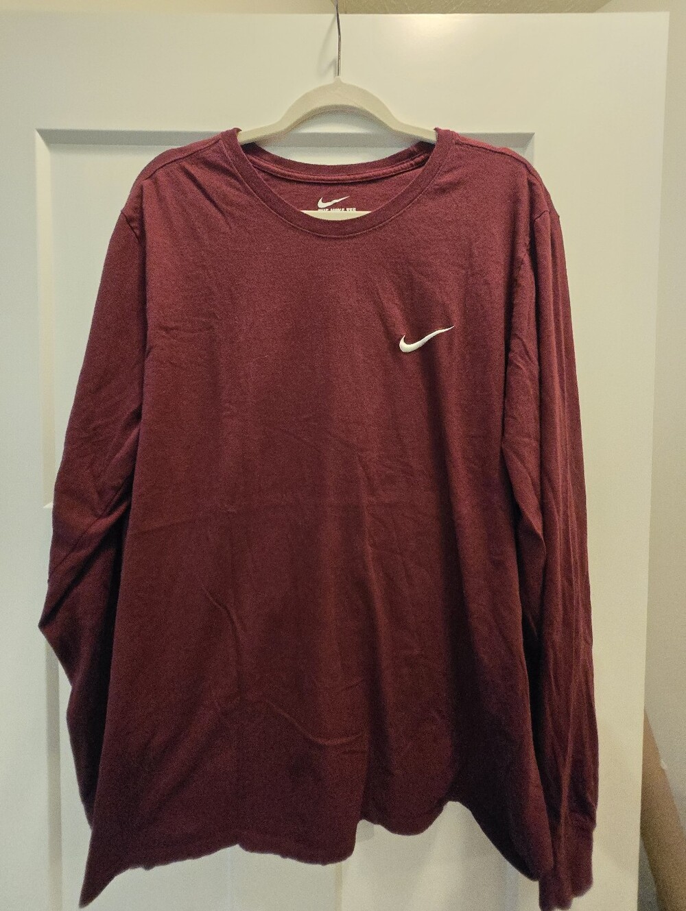 Nike Men’s XL Burgundy Maroon Long Sleeve Athletic Cut Swoosh Tee